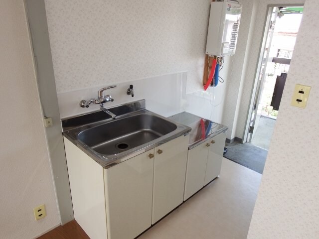 物件内観写真14　(コンパクトなキッチンで掃除もラクラク)