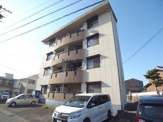 吉田マンションの物件外観写真