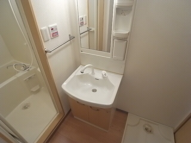 物件内観写真10　(ｼｬﾜｰ付き独立洗面台)