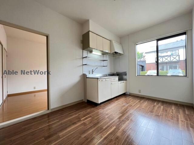 物件内観写真2　(別号室写真)