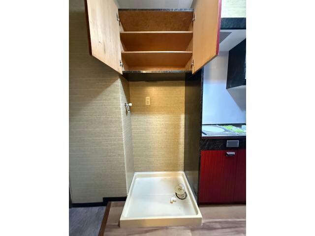 物件内観写真11　(洗濯機置場、棚もアリ)