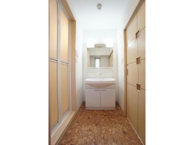 物件内観写真8　(独立洗面化粧台)