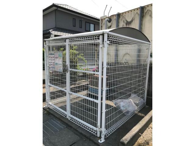 物件外観写真5　(敷地内ごみ置き場)