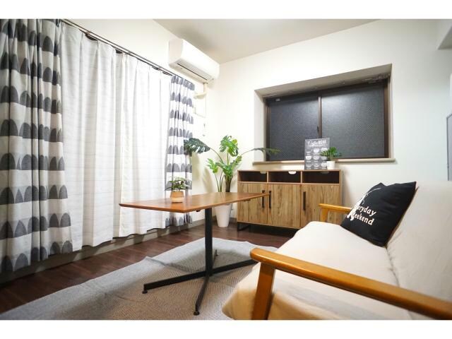 物件内観写真4　(家具家電付きルーム)