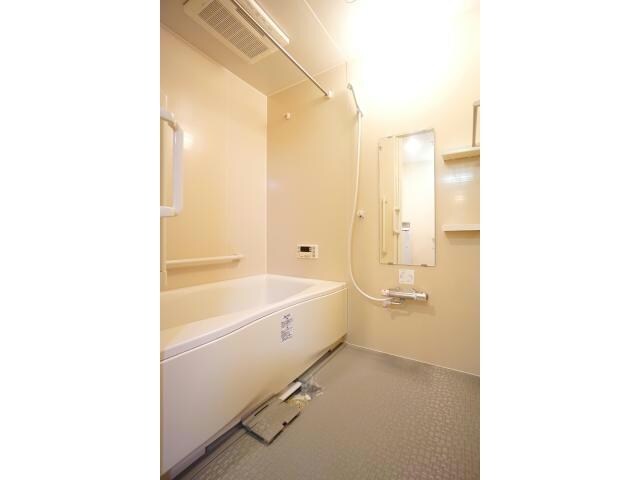 物件内観写真11　(浴室乾燥機や追い焚き機能あり)