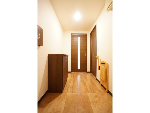 物件内観写真13　(広めの玄関スペース♪)