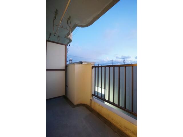 物件内観写真12　(南向きのバルコニー)