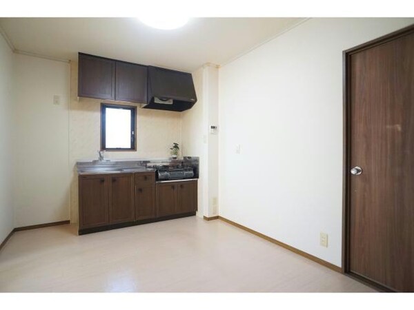 キッチン(２口ガスコンロ付き)