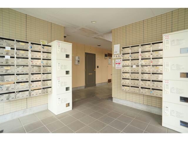 物件外観写真7　(集合ポスト宅配ＢＯＸ付き♪)