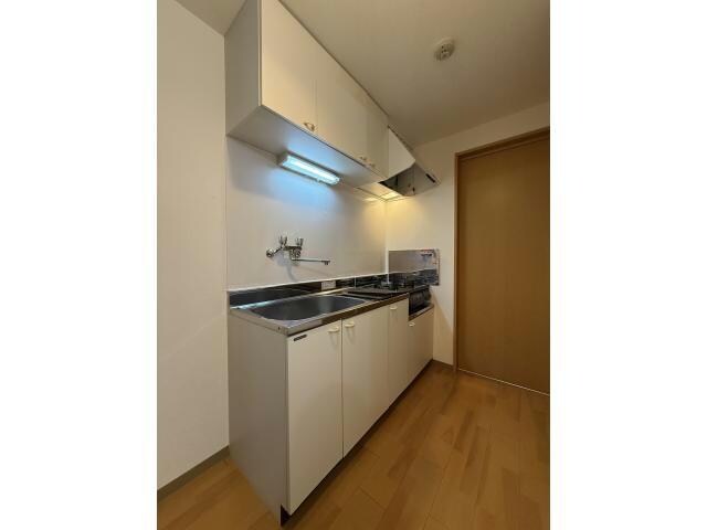 物件内観写真9　(料理も頑張れる２口ガスコンロ付きキッチン)