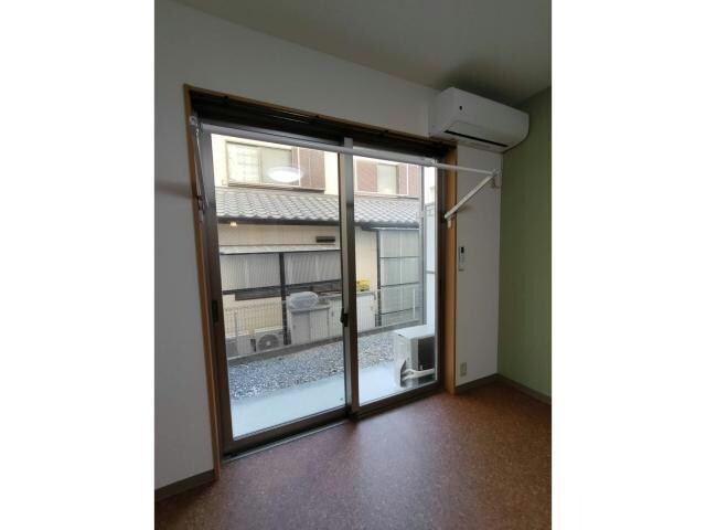 物件内観写真15　(居室照明付き)