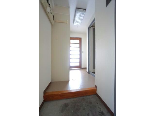 物件内観写真15　(玄関)