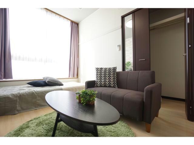 物件内観写真9　(吊り棚やクローゼット付き)