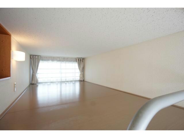 物件内観写真7　(コンセント、物置スペース付きのロフト☆)