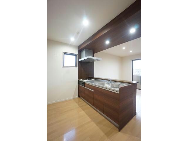 物件内観写真9　(2口コンロ付きのシステムキッチン)