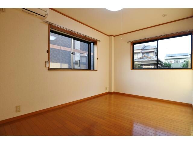 物件内観写真8　(北側洋室エアコン尽き♪)
