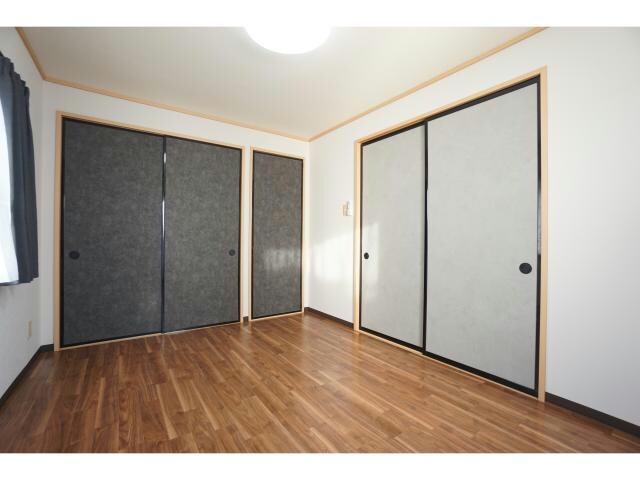 物件内観写真6　(エアコンは2基付き)