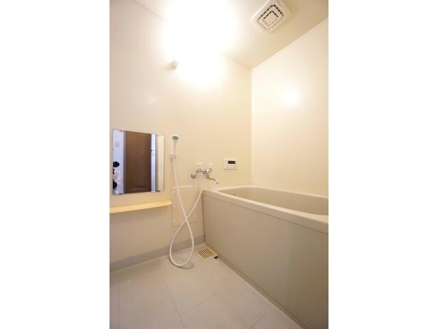 物件内観写真9　(追い焚き給湯)