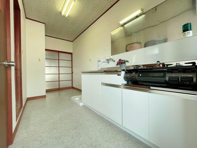 物件内観写真2　(2口ガスコンロ付き)