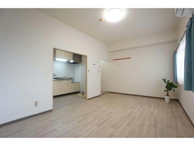 物件内観写真5　(室内リフレッシュ完了♪)