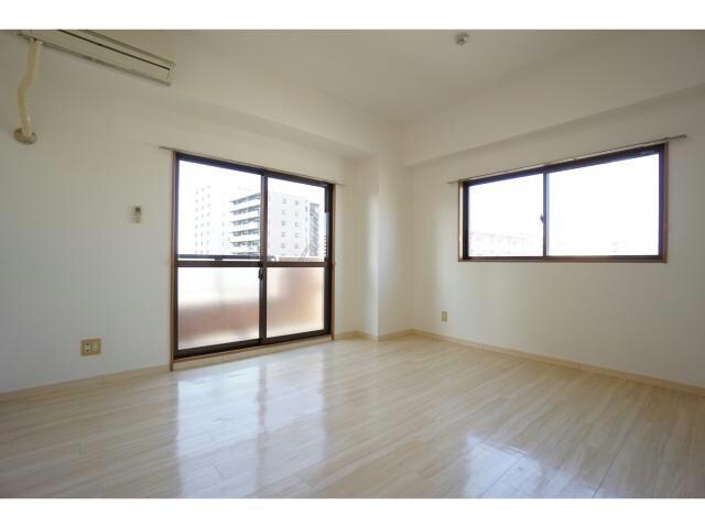 物件内観写真5　(嬉しい角部屋！)