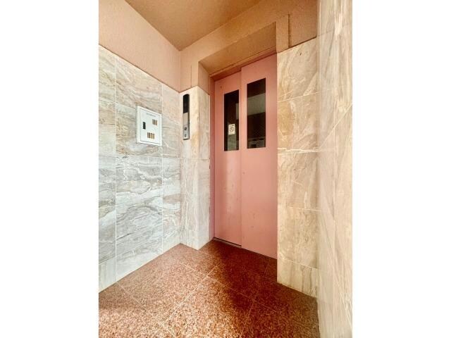 物件外観写真3　(エレベーター)