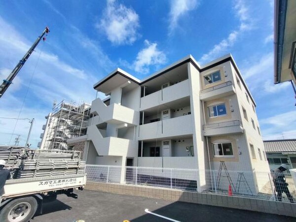 建築中(建築中)