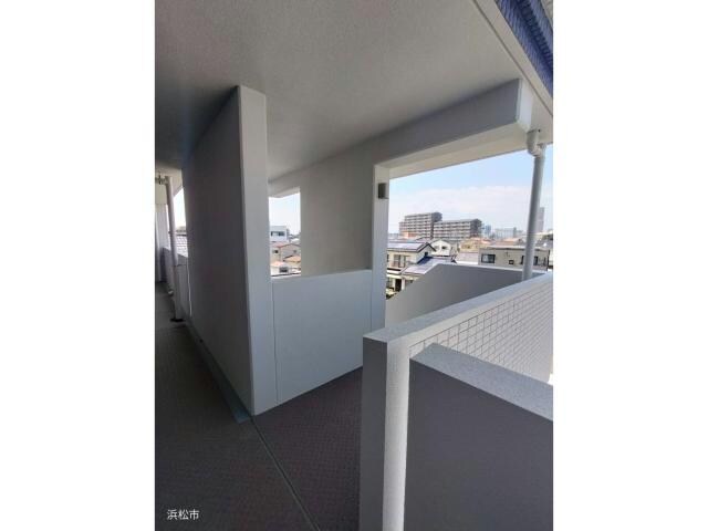 物件外観写真5　(北側３階通路　アクトタワーを眺めて♪)