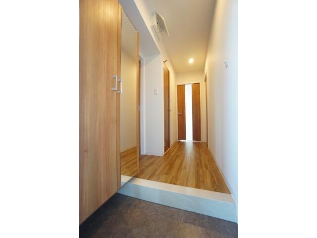 物件内観写真23　(玄関キーは２ロック式)