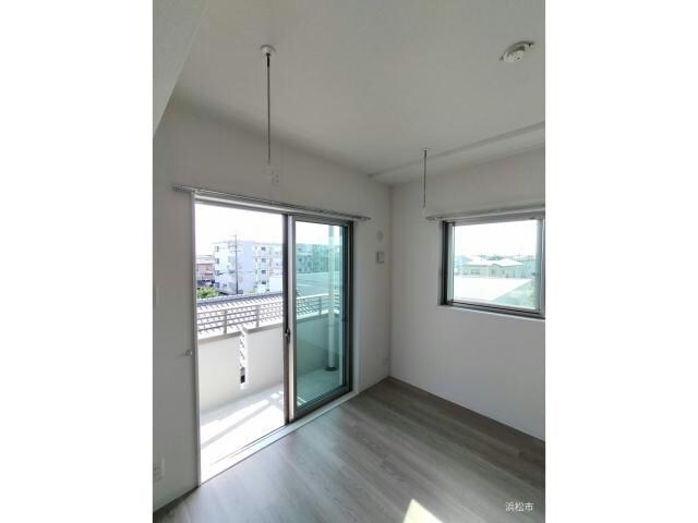 物件内観写真27　(室内物干し付)