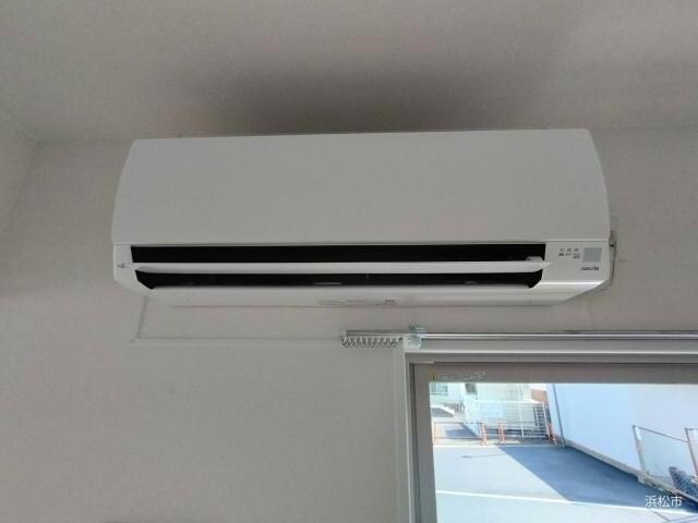 物件内観写真30　(リビングにニエアコン)