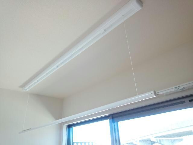 物件内観写真5　(あると便利な室内干し♪)