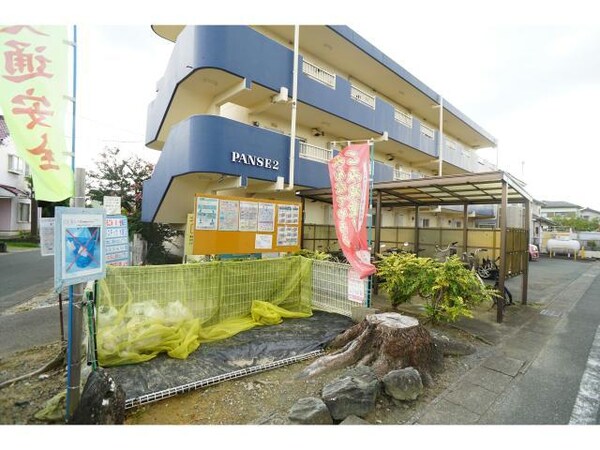 外観(敷地内ゴミ置場・駐輪場)