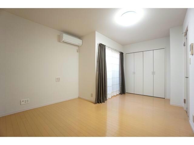 物件内観写真2　(エアコン１基付き)