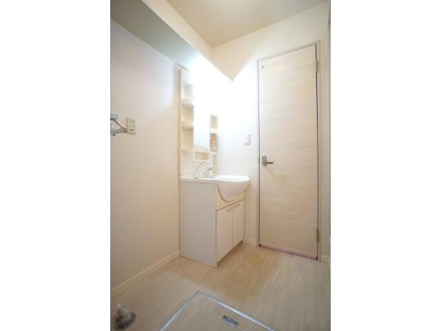 物件内観写真9　(独立洗面台)