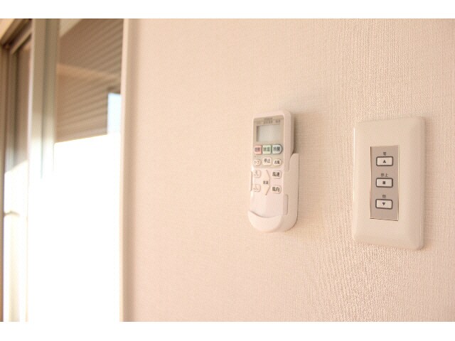 物件内観写真11　(電動シャッター)