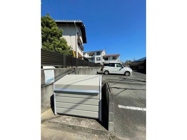 物件外観写真3　(敷地内ごみ置き場)