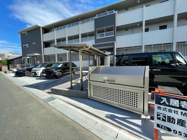 物件外観写真6　(敷地内ごみ置き場)