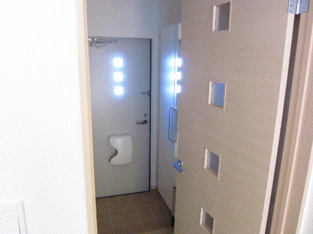 物件内観写真13　(玄関)