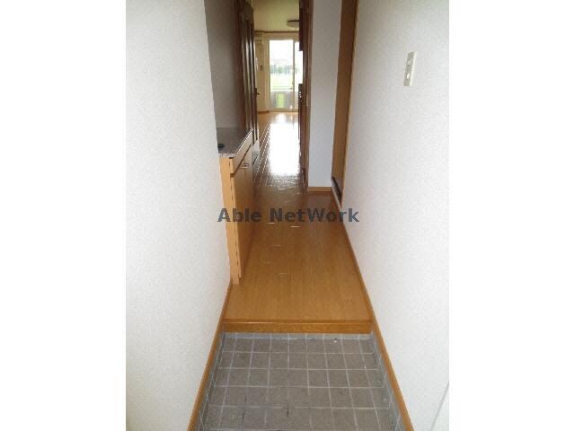 物件内観写真5　(玄関)