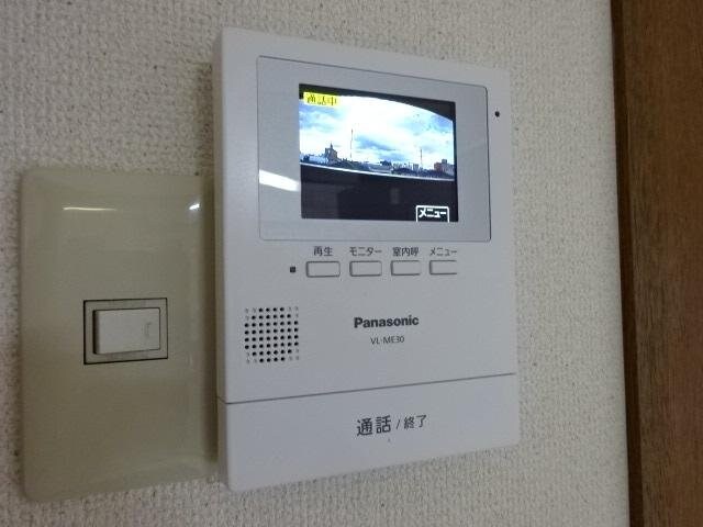 物件内観写真16　(カメラ付インターホン)