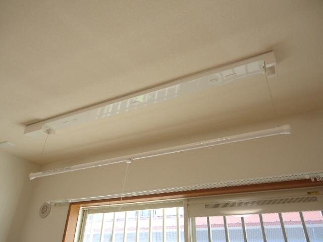 物件内観写真15　(室内物干（イメージ）)