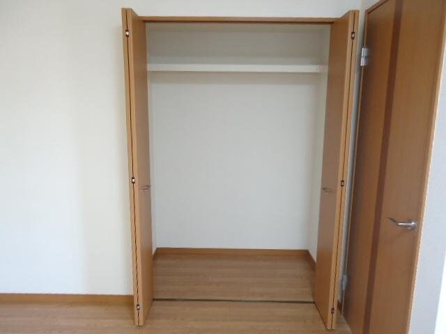 物件内観写真24　(リビングクローゼット（イメージ）)