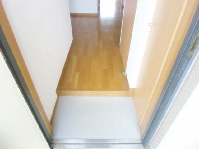 物件内観写真11　(玄関)