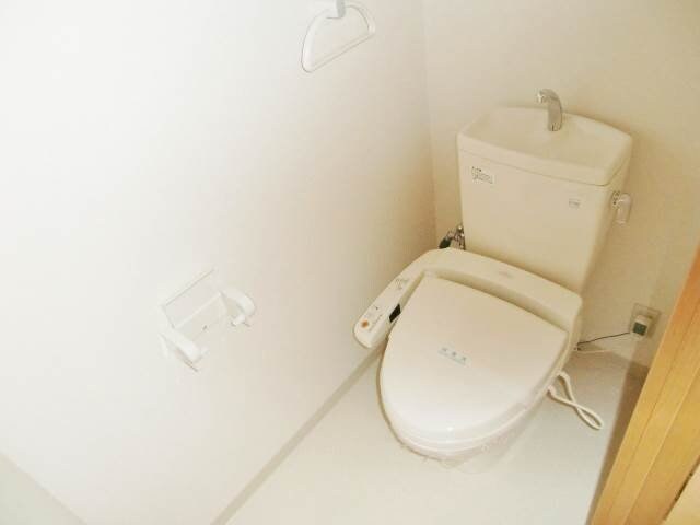 物件内観写真10　(温水洗浄便座設置済み)