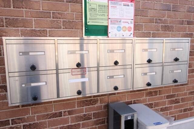 物件外観写真6　(集合ポスト)