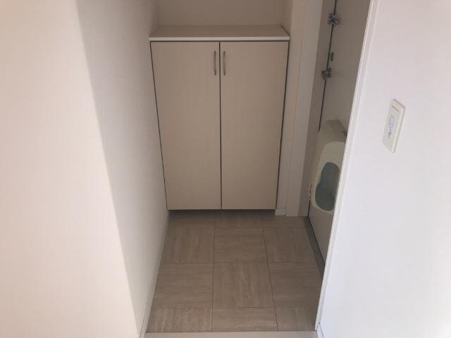 物件内観写真13　(玄関)