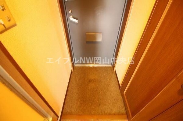 玄関(同タイプのお部屋の写真です)