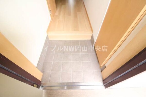 玄関(別のお部屋の写真です。実際とは異なります。)