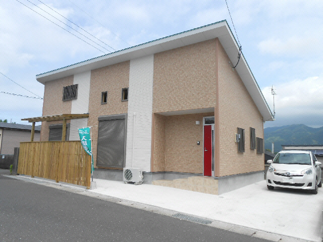 オサム企画貸家（西原1丁目）